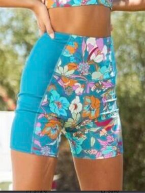 Beach Bunny B|Fit Brighton Biker Shorts Floral Blue Activewear NWT XS SPF 50+